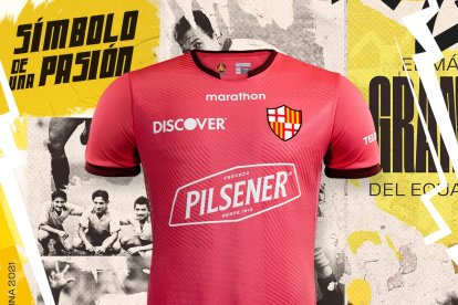 El uniforme alterno de Barcelona es de color rosado.
