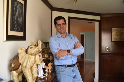 Xavier Hervas aspira a la presidencia por el partido Izquierda Democrática.




10 de noviembre  2020

KARINA DEFAS 

Agencia (ag-expreso ag-extra ag-quito)