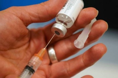 Las primeras dosis de aplicarán en Santa Cruz y San Cristóbal.