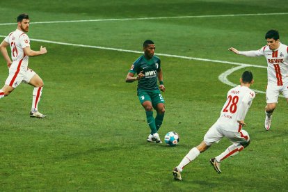 Carlos Gruezo, volante de la Tri, tiene una dura misión el sábado en la Bundesliga.