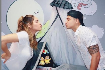 Toscano y su esposo, pocos días antes del nacimiento de su bebé.