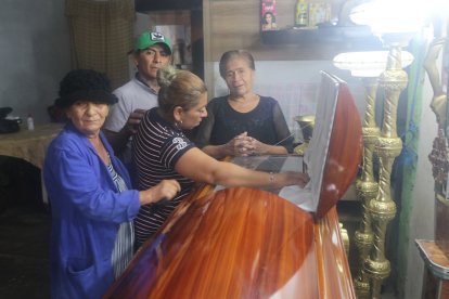 La víctima fue velada en su vivienda, en las calles J y la 20, del suburbio de Guayaquil.

Agencia (ag-extra)