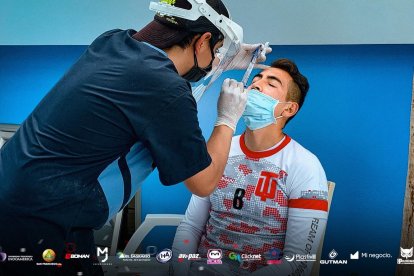 Los jugadores fueron sometidos a las pruebas de hisopado
