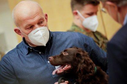 Un Cocker tiene un año y puede detectar el covid-19.