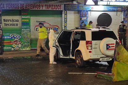 Los amigos fueron sorprendidos al pie de un local de tapizado de carros.