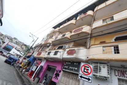 Tres delincuentes participaron en el ilícito, aunque solo uno subió hasta la terraza del condominio.