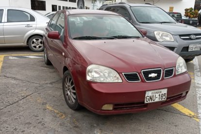 El vehículo donde transportaban los productos sustraídos a una empresa de telecomuncaciones en Guayaquil.