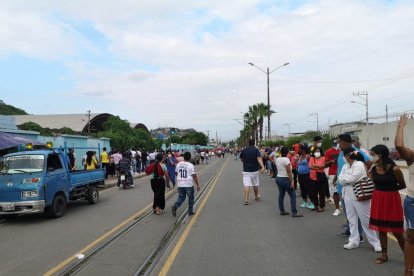 En Durán se presenció largas filas para votar.