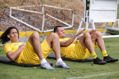 Williams Riveros y Carlos Garcés entrenando para la noche amarilla.