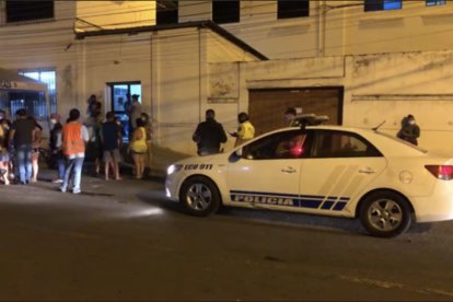 El hombre herido fue llevado al hospital pero no quiso colaborar con la policía.