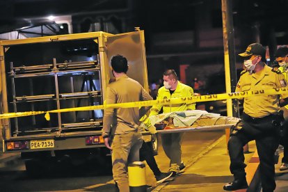 En Guayacanes, dos personas murieron a causa de disparos y otra resultó herida. 

Guayaquil-Ecuador

Agencia (ag-expreso)