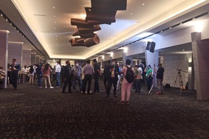 Medios de comunicación esperan las declaraciones del candidato de CREO - PSC.