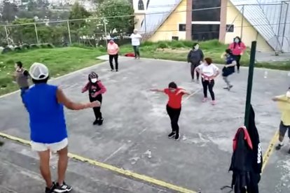 Las vecinas se reúnen tres veces por semana en el parque del sector.