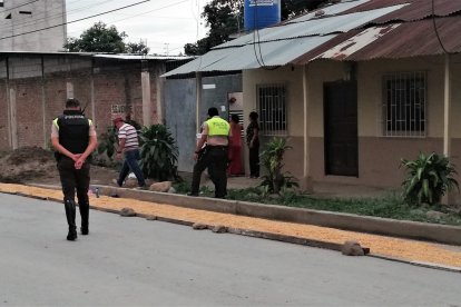 La Policía realizó varias acciones donde ocurrió el doble crimen.