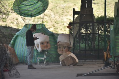 En la alegoría también se representará a médicos, enfermeras, policías, los que ayudan por la pandemia, en primera línea.