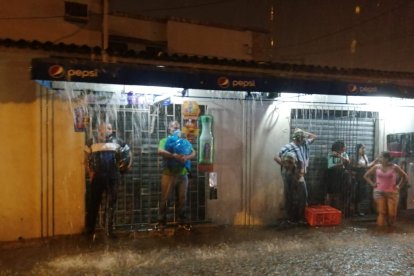 Así permanecen las calles de Samanes, al norte de Guayaquil, en este momento.