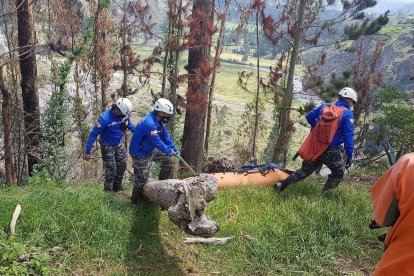 Personal de la Dinased Chimborazo y del Grupo de Operaciones Especiales (GOE) rescataron el cuerpo.