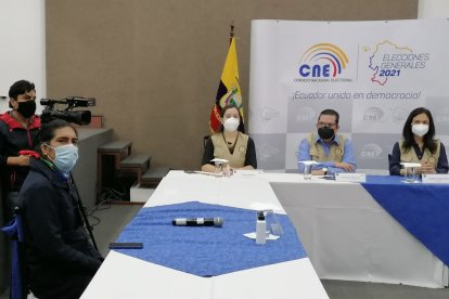 Lasso y Pérez se reunieron este 12 de febrero en el auditorio del Consejo Nacional Electoral.