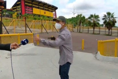 Diego Ordinola, periodista deportivo, sufrió un robo ante las cámaras.