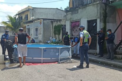 El Municipio de Guayaquil, junto con miembros de la Policía, en operativos de control de las restricciones.