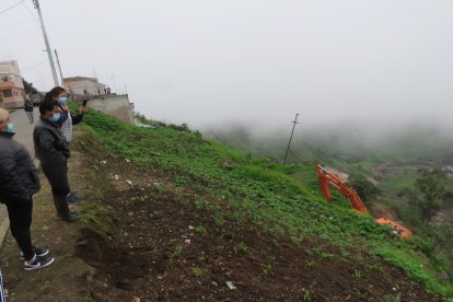 Este sábado 13 de febrero de 2021 trataban de ingresar maquinaria para encausar el río.