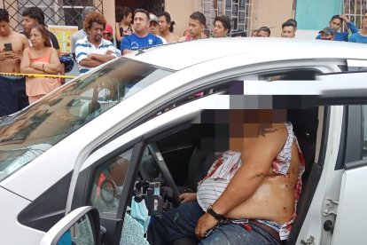 La víctima estaba en su carro cuando fue baleado.