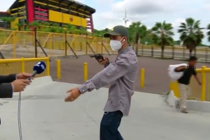 El hecho delictivo fue grabado por el camarógrafo que realizaba la cobertura.