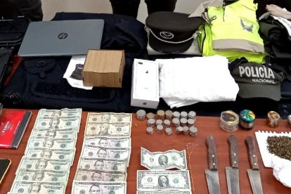 Estas fueron parte de las evidencias que la Policía recabó dentro del domicilio.