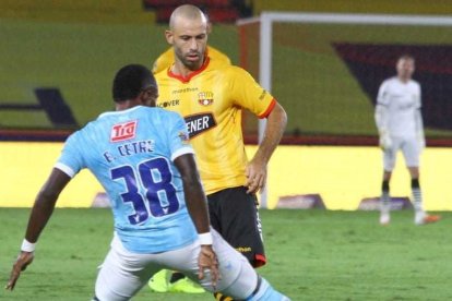 Edder Cetre (38) fue quien se encargó de marcar a Javier Mascherano.