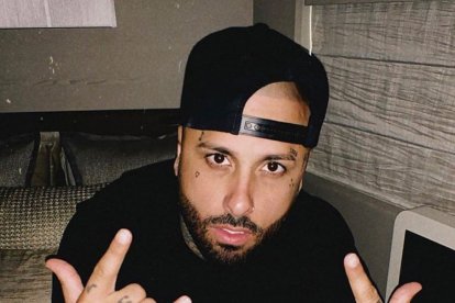 El artista confirmó que ya no está saliendo con una modelo.