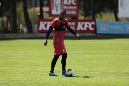 Edson Montaño deja el Independiente del Valle para jugar en la Superliga de Argentina.