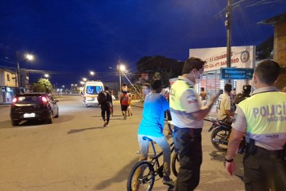 Los deudos buscaron ayuda en una clínica privada donde no lo recibieron porque ya no tenía signos vitales.