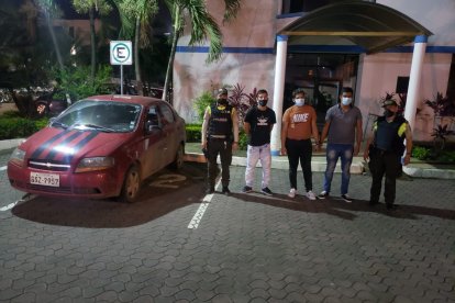Los tres extranjeros detenidos por supuesto robo de un auto.