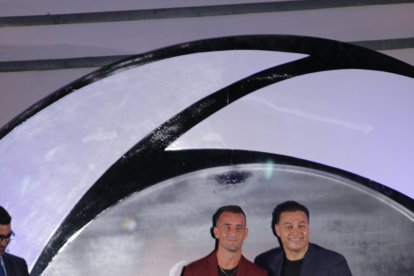 Damián Díaz se llevó varios premios de LigaPro, uno de ellos le entregó Carlos Alfaro Moreno, presidente del Barcelona. 

PERIODISTA : JERSON RUIZ 

FECHA : 17/02/2021 

Agencia (ag-extra)