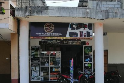 La víctima atendía en el local cuando llegaron los hampones.