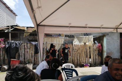 La mujer fue velada en su inmueble. Al sitio acudieron, además de parientes, algunos amigos.