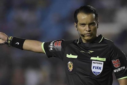El árbitro Mario Romero será juez central entre Universidad Católica y Olmedo