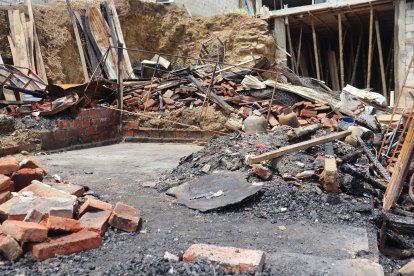 Las llamas afectaron a un domicilio de construcción mixta. La alerta se registró la madrugada del pasado lunes.