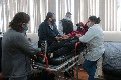 El oficial está luchando por recuperar la vitalidad que un disparo le arrebató.