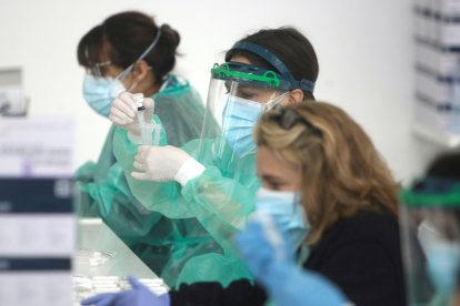 El examen de PCR debe ser realizado por personas que ingresan vía aérea o marítima.