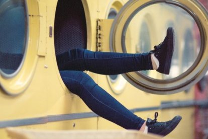 Los padres deberían tener más cuidado con lo que hacen sus hijos, por ejemplo, al acercase a los electrodomésticos.