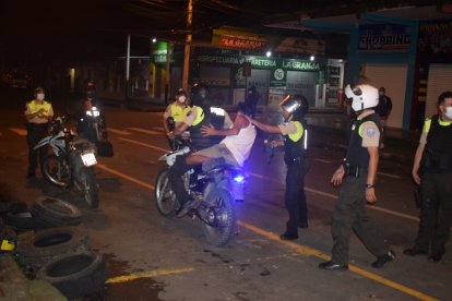 Siete personas fueron apresadas porque supuestamente lanzaban piedras a los patrulleros.