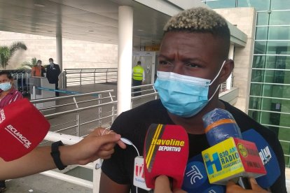 El delantero de Emelec, Alejandro Cabeza, afirmó que su expulsión ante el Deportivo Cuenca fue ingenua.