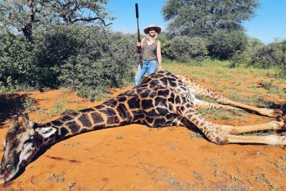 El esposo pagó para que su mujer pudiera ir de cacería.