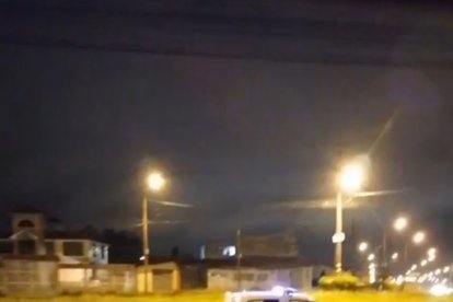 La camioneta estatal fue abandonada más adelante.