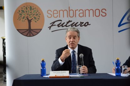 El ministro de Salud, Juan Carlos Zevallos, hizo el anuncio en una rueda de prensa desde Carondelet.