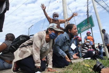 E






Madres y esposas de reclusos suplican a Dios y a las autoridades que vuelva la paz en las cárceles.