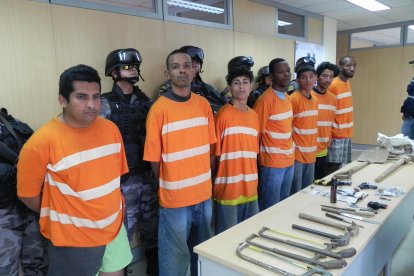 Alias Fito (segundo, de izquierda a derecha) era el líder de la organización satánica Los Uñas Negras.