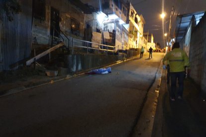 El fallecido se dedicaba a la ventas de sustancias sujetas a fiscalización, según moradores del sector.