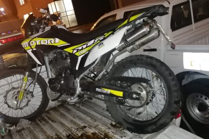 la moto en la que se movilizaban los hampones también fue requisada.